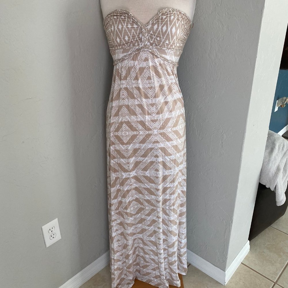 Guess sweetheart line tan and white maxi